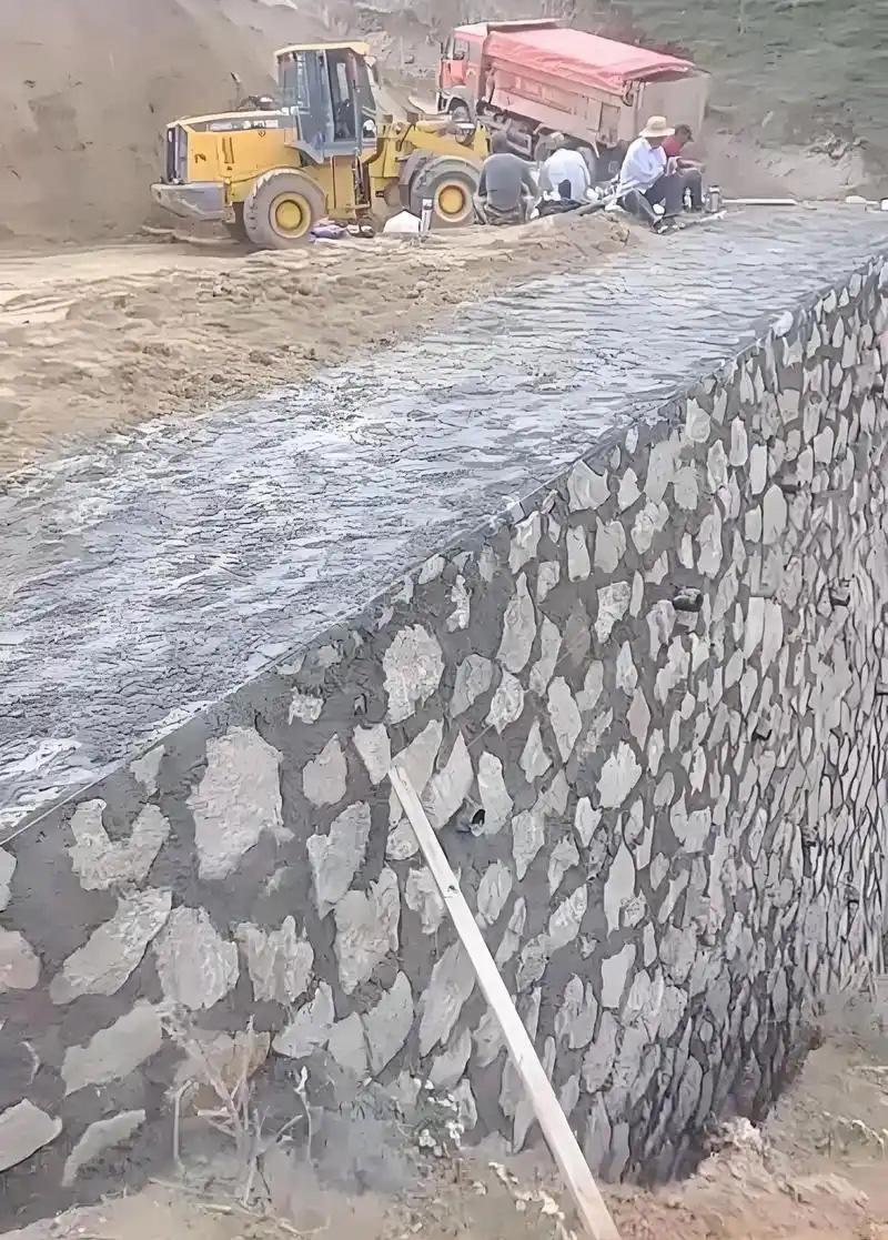 黄山屯溪区边坡加固